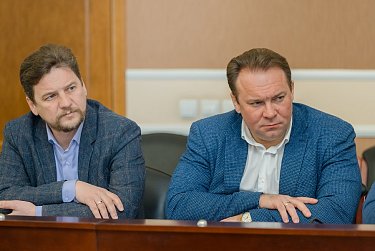 Депутаты готовятся к заседанию Законодательного Собрания